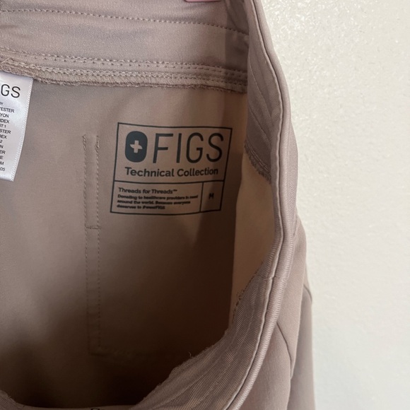 Figs Taupe Scrub Top - Picture 5 of 7